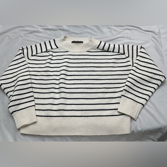 Suzy Shier Sweaters - Women’s cropped black and cream sweater.
